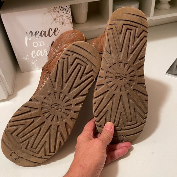 Uggs boots with light gold color logos all around the boots tan and gold - Picture 14 of 14
